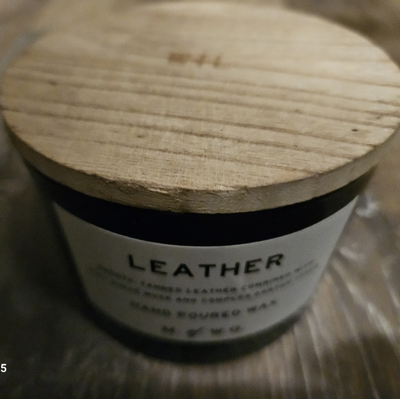 MAKERS OF WAX GOODS M.OF W. G. 11.1 oz. 315g LEATHER SCENTED 2-WICK CANDLE - Picture 2 of 2